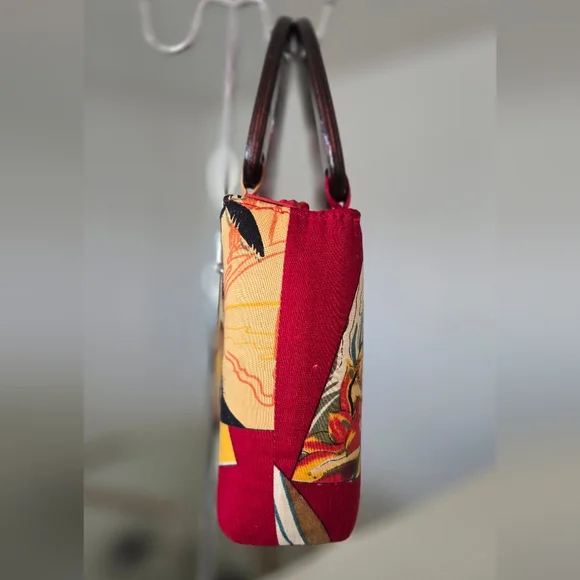 Sydney Short Postcard Colorful Hawaiian Handbag with Wooden Handles - Picture 4 of 15